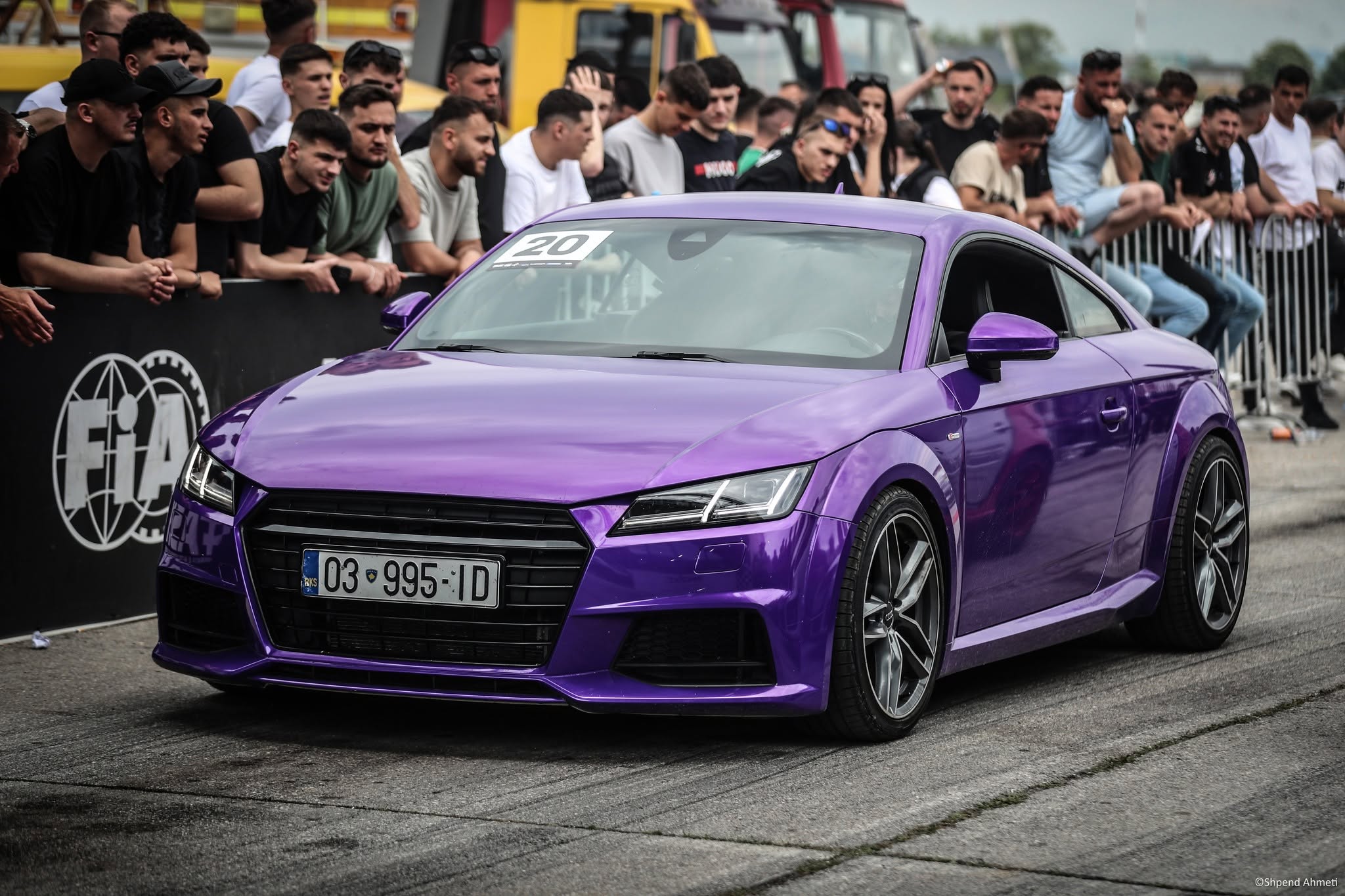 Audi TT vjollcë para publikut në Drag Race